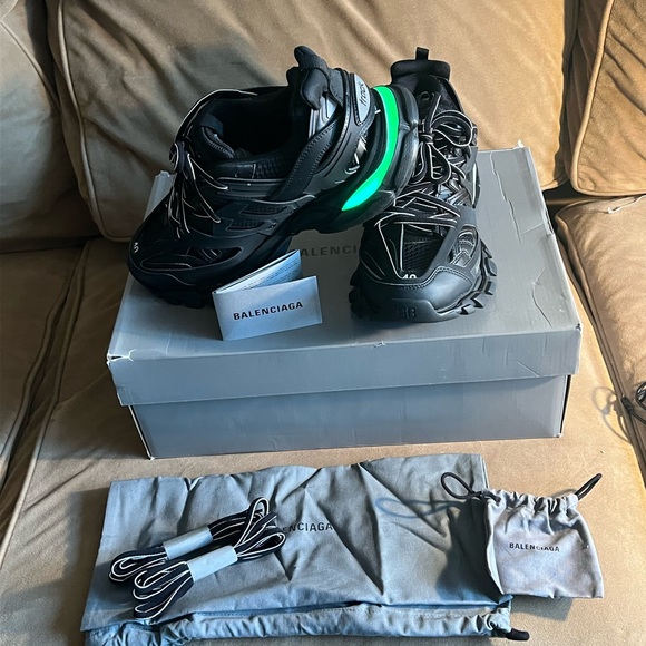 Balenciaga track sneaker  LED Black men size 41 which is a Us 8 like new - Picture 6 of 9